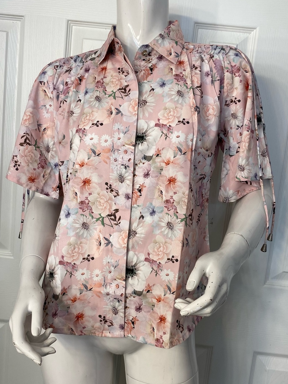 Relaxed Pink Floral Button-Front Blouse with Short Sleeves